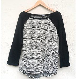H&M Sweatshirt with Black and White Woven Patterns (size S)